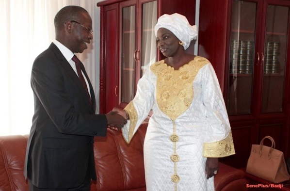 Aminata Touré souhaite une bonne réussite à son successeur le nouveau PM Mouhamed Dione. Aminata Touré souhaite une bonne réussite à son successeur le nouveau PM Mouhamed Dione.