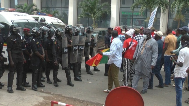 Crise : les postiers gazés par la police Crise : les postiers gazés par la police
