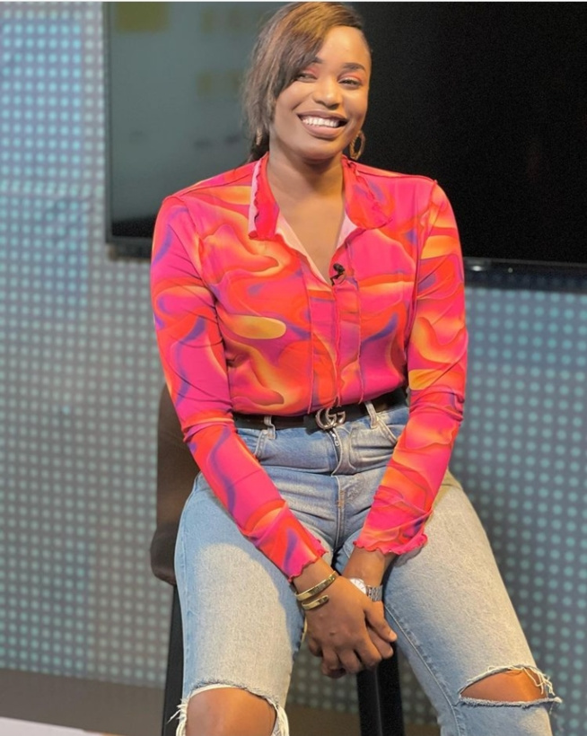 Chemise bigarrée, vie joyeuse : Naffy Dièye sourit au bonheur Chemise bigarrée, vie joyeuse : Naffy Dièye sourit au bonheur