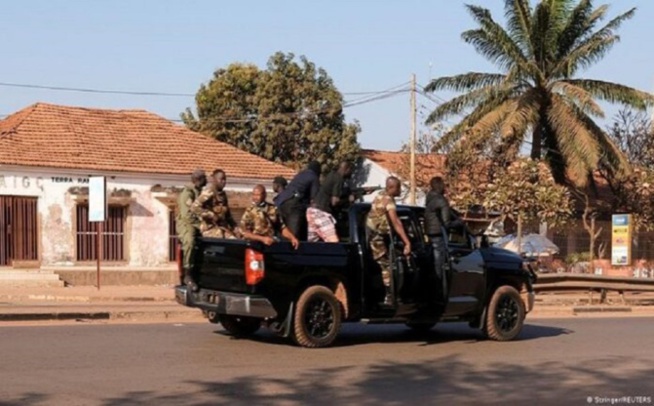 Guinée Bissau : Après avoir dénoncé une disparition de drogue saisie, Galaxy FM envahie par des hommes armés Guinée Bissau : Après avoir dénoncé une disparition de drogue saisie, Galaxy FM envahie par des hommes armés
