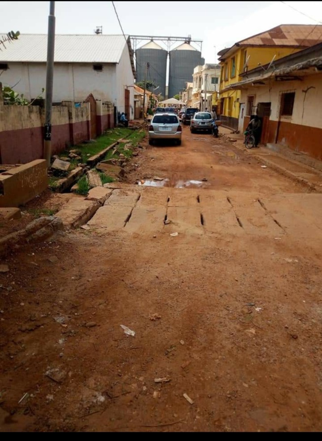 "Adama Barro Président le plus nul": Cheikh Bara Ndiaye déclaré persona no grata en Gambie par le Collectif Républicain "Adama Barro Président le plus nul": Cheikh Bara Ndiaye déclaré persona no grata en Gambie par le Collectif Républicain