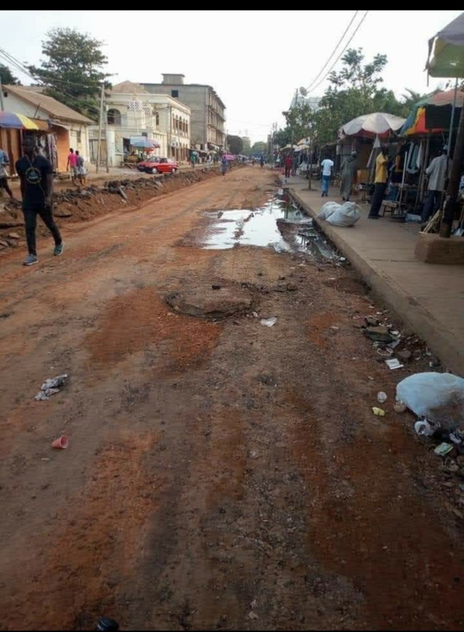 "Adama Barro Président le plus nul": Cheikh Bara Ndiaye déclaré persona no grata en Gambie par le Collectif Républicain "Adama Barro Président le plus nul": Cheikh Bara Ndiaye déclaré persona no grata en Gambie par le Collectif Républicain