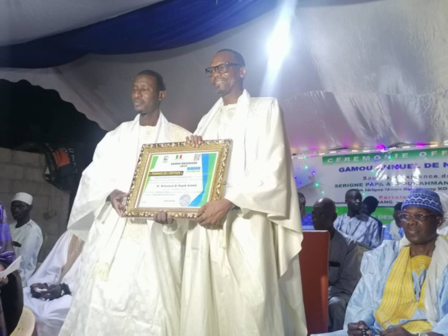 Gamou annuel de la Fedak à Ndiassane: Habib Niang honoré par Serigne Pape Abdourahmane Kounta Ibn Serigne Mame Bou Mouny Kounta Gamou annuel de la Fedak à Ndiassane: Habib Niang honoré par Serigne Pape Abdourahmane Kounta Ibn Serigne Mame Bou Mouny Kounta