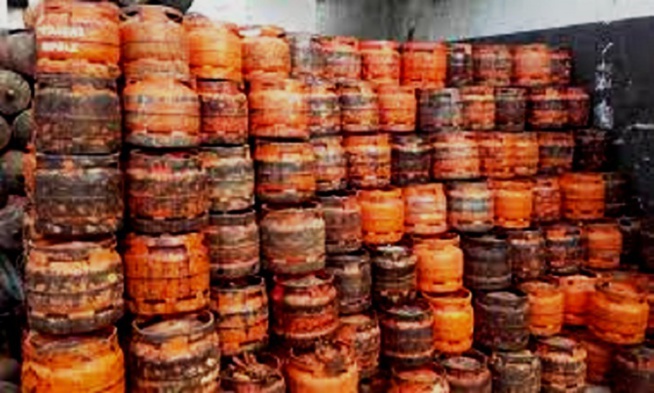 Pikine en colère : Un mauvais état de la route déploré à Pikine Guinaw rails, un dépôt de gaz crée la tension à Pikine-Est Pikine en colère : Un mauvais état de la route déploré à Pikine Guinaw rails, un dépôt de gaz crée la tension à Pikine-Est