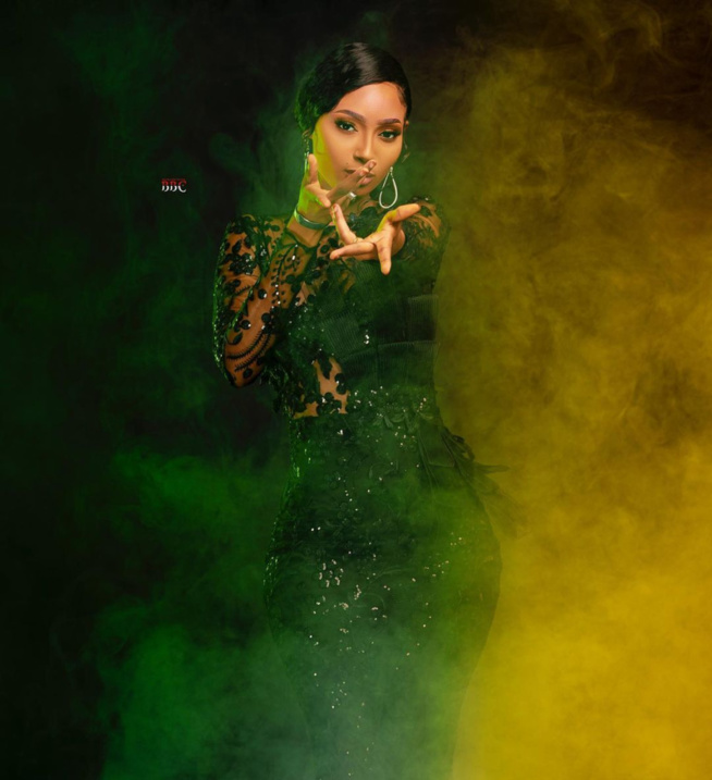 Fah Aïdara et sa robe noire à lui chiper Fah Aïdara et sa robe noire à lui chiper