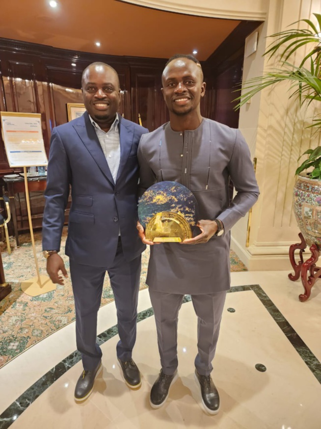 Sadio Mané en toute complicité avec l'homme d'affaires et social de Mbacké, Mouhamadou Badiane Sadio Mané en toute complicité avec l'homme d'affaires et social de Mbacké, Mouhamadou Badiane