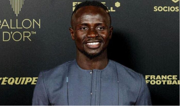 Sadio Mané sur sa tenue au Ballon d’or : « Pourquoi j’ai décidé de m’habiller comme ça » Sadio Mané sur sa tenue au Ballon d’or : « Pourquoi j’ai décidé de m’habiller comme ça »