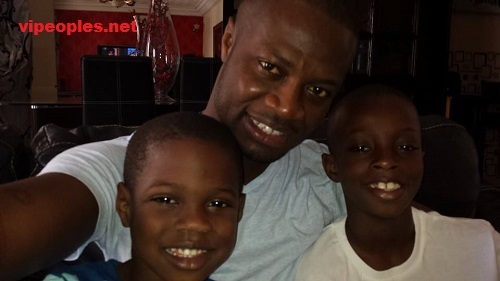 Le rappeur Moustapha Gningue allias Fata El présidenté ,bien dans son rôle de pére avec ses enfants. Le rappeur Moustapha Gningue allias Fata El présidenté ,bien dans son rôle de pére avec ses enfants.