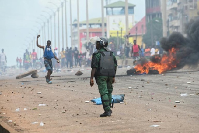 Guinée: manifestations anti-junte à Conakry, des blessés et arrestations selon les organisateurs. Guinée: manifestations anti-junte à Conakry, des blessés et arrestations selon les organisateurs.