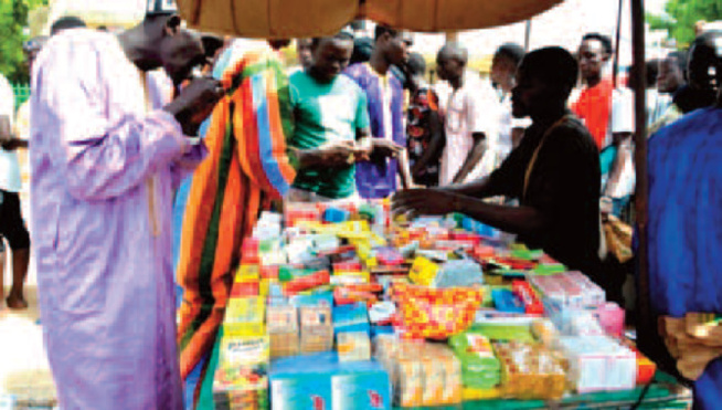 Vente illicite de médicaments : Le marché nocturne de Grand-Yoff capte les clients de Keur Serigne-Bi Vente illicite de médicaments : Le marché nocturne de Grand-Yoff capte les clients de Keur Serigne-Bi