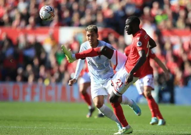 Cheikhou Kouyaté en feu contre Liverpool, les fans déroulent le tapis rouge : « Il a vraiment gagné son… » Cheikhou Kouyaté en feu contre Liverpool, les fans déroulent le tapis rouge : « Il a vraiment gagné son… »