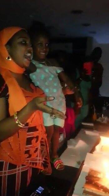 Les images de l'anniversaire de Aicha Diouf "sen taar"avec ses collégues de la Sentv