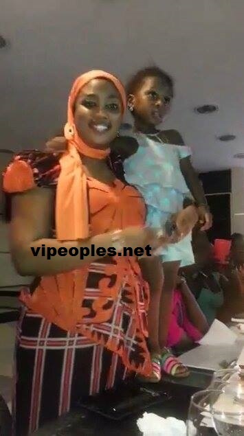 Les images de l'anniversaire de Aicha Diouf "sen taar"avec ses collégues de la Sentv