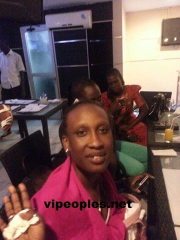 Les images de l'anniversaire de Aicha Diouf "sen taar"avec ses collégues de la Sentv Les images de l'anniversaire de Aicha Diouf "sen taar"avec ses collégues de la Sentv