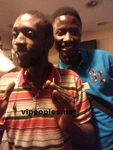 Les images de l'anniversaire de Aicha Diouf "sen taar"avec ses collégues de la Sentv Les images de l'anniversaire de Aicha Diouf "sen taar"avec ses collégues de la Sentv