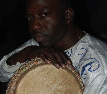 Bakane Seck percussionniste :  » Comment j’ai été trahi par mon producteur allemend, mon frère et ma choriste »