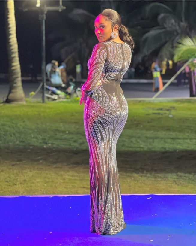 Dans une robe moulante, Naffy Dièye s’affiche chic’classe Dans une robe moulante, Naffy Dièye s’affiche chic’classe