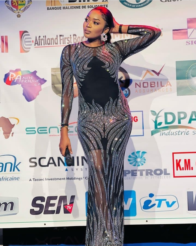 Dans une robe moulante, Naffy Dièye s’affiche chic’classe Dans une robe moulante, Naffy Dièye s’affiche chic’classe