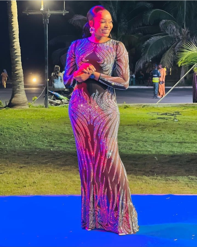 Dans une robe moulante, Naffy Dièye s’affiche chic’classe Dans une robe moulante, Naffy Dièye s’affiche chic’classe