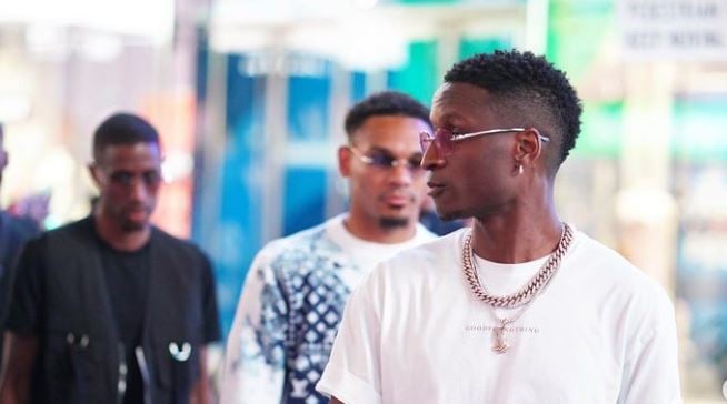 Allemagne: Bloqué et traité comme un « dealer » à l’aéroport de Munich, Bouna Sarr laisse exploser sa colère Allemagne: Bloqué et traité comme un « dealer » à l’aéroport de Munich, Bouna Sarr laisse exploser sa colère
