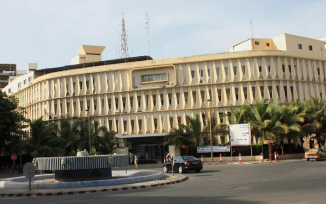 Vente d’armes au Sénégal : Un trafiquant nigérien décroche un juteux marché de 45 milliards FCFA Vente d’armes au Sénégal : Un trafiquant nigérien décroche un juteux marché de 45 milliards FCFA