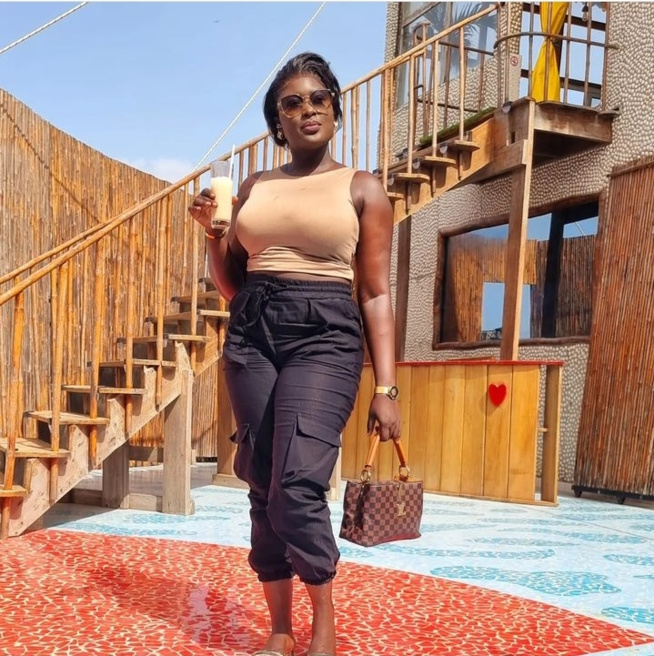 Ebène, l’actrice Amsa de la série MDHM se la coule douce Ebène, l’actrice Amsa de la série MDHM se la coule douce