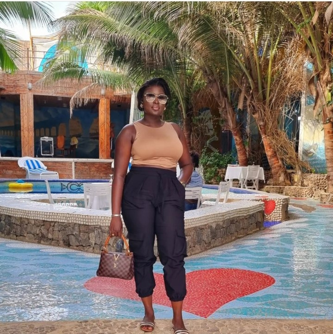 Ebène, l’actrice Amsa de la série MDHM se la coule douce Ebène, l’actrice Amsa de la série MDHM se la coule douce