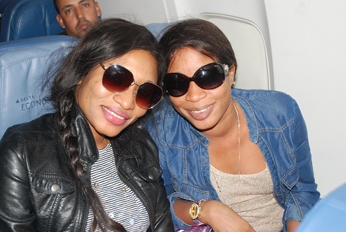 Khady de prince art et Aida Samb en mode voyage avec DELTA AIRLINE Khady de prince art et Aida Samb en mode voyage avec DELTA AIRLINE