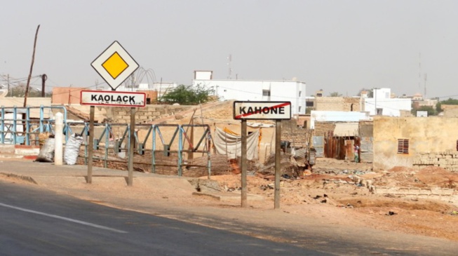 Kahone : Vente d'un véhicule réformé et de 02 motos jakarta : le torchon brûle entre l'équipe du maire et un autre camp composé de conseillers municipaux. Kahone : Vente d'un véhicule réformé et de 02 motos jakarta : le torchon brûle entre l'équipe du maire et un autre camp composé de conseillers municipaux.