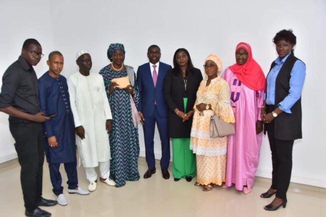 Lutte contre le cancer : Les députés de la majorité ponctionnent 3 millions de leurs indemnités pour participer au combat Lutte contre le cancer : Les députés de la majorité ponctionnent 3 millions de leurs indemnités pour participer au combat