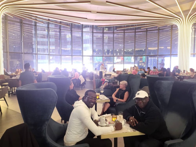 En images le président Mbagnick Diop à New York pour les préparatifs des African Leadership Awards du 05 Novembre en compagnie de l'artiste Alioune Guissé. En images le président Mbagnick Diop à New York pour les préparatifs des African Leadership Awards du 05 Novembre en compagnie de l'artiste Alioune Guissé.