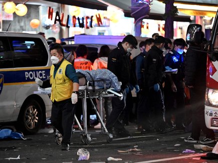 Une bousculade fait plus de 150 morts à Séoul pendant une fête de Halloween Une bousculade fait plus de 150 morts à Séoul pendant une fête de Halloween