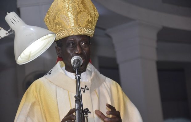 Fête de la Toussaint: Bénédiction des tombes au cimetière Saint-Lazare à Dakar Fête de la Toussaint: Bénédiction des tombes au cimetière Saint-Lazare à Dakar