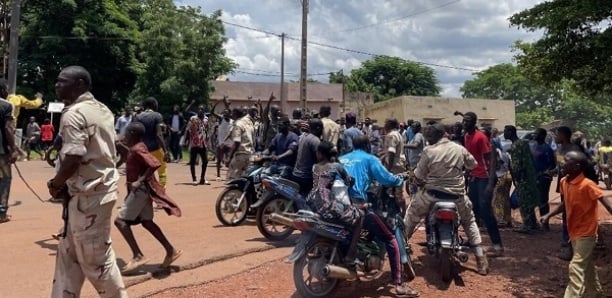Mali: au moins 13 civils tués par des soldats et des hommes « blancs », démenti militaire Mali: au moins 13 civils tués par des soldats et des hommes « blancs », démenti militaire