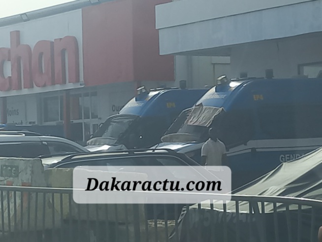 Dakar : Un impressionnant dispositif sécuritaire déployé dans certains quartiers… Dakar : Un impressionnant dispositif sécuritaire déployé dans certains quartiers…