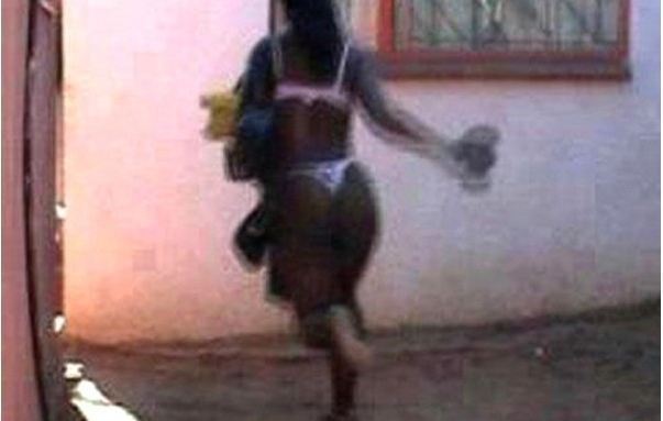 Incroyable: Mère et fille se bagarrent au Nigéria à cause d’un homme Incroyable: Mère et fille se bagarrent au Nigéria à cause d’un homme