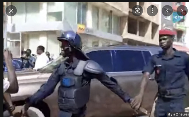 Direct - Cité Keur Gorgui: Le départ de Ousmane Sonko pour le Tribunal, en vue de son audition Direct - Cité Keur Gorgui: Le départ de Ousmane Sonko pour le Tribunal, en vue de son audition