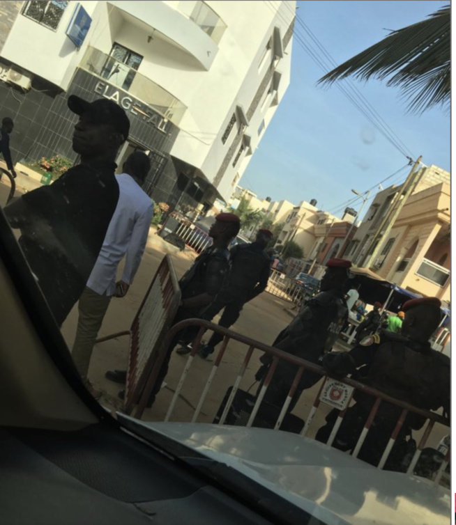 Cité Keur Gorgui / Venu rendre visite à Ousmane Sonko, Déthié Fall se voit interdire l'accès par la police Cité Keur Gorgui / Venu rendre visite à Ousmane Sonko, Déthié Fall se voit interdire l'accès par la police