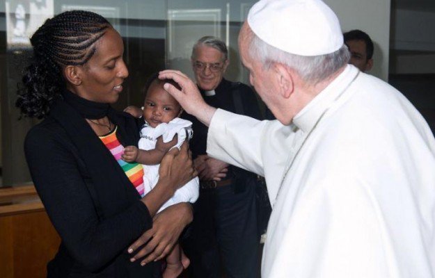 La soudanaise convertie au christianisme reçue par la Pape La soudanaise convertie au christianisme reçue par la Pape