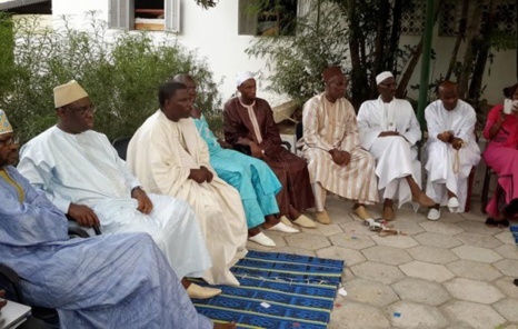 Le Palais démarche des Imams pour des préches favorables à Macky le jour de la Korité Le Palais démarche des Imams pour des préches favorables à Macky le jour de la Korité