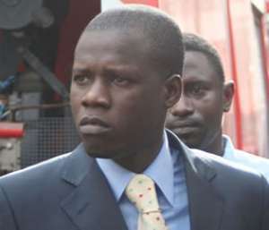 Massaly insulte et gifle une dame du Pds Massaly insulte et gifle une dame du Pds