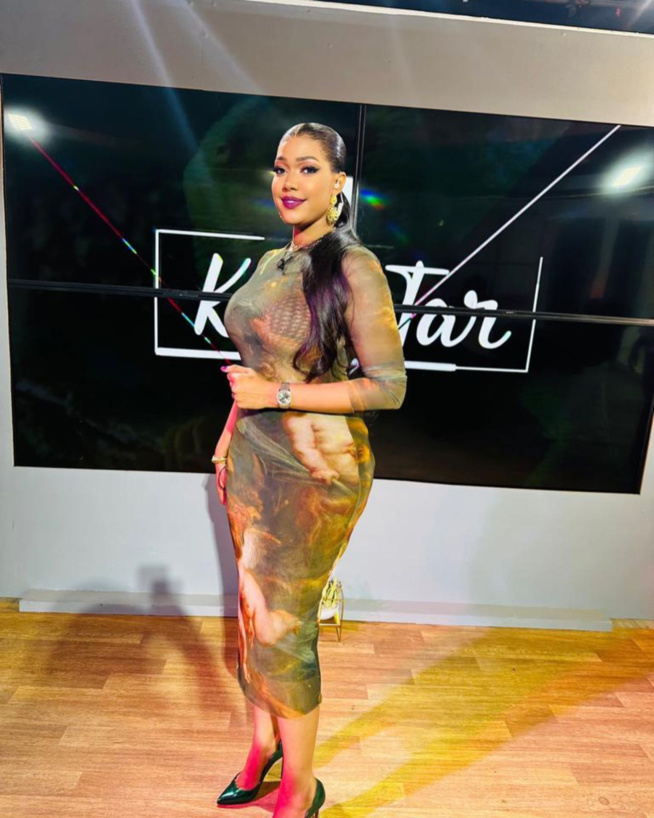 Allure classe, Ya Awa Dieye sublime en robe moulante Allure classe, Ya Awa Dieye sublime en robe moulante