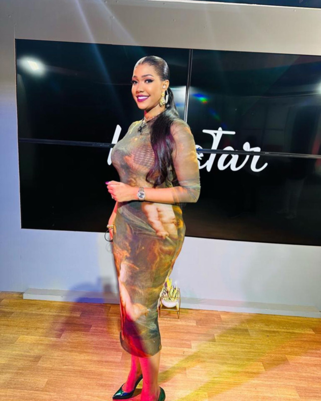 Allure classe, Ya Awa Dieye sublime en robe moulante Allure classe, Ya Awa Dieye sublime en robe moulante