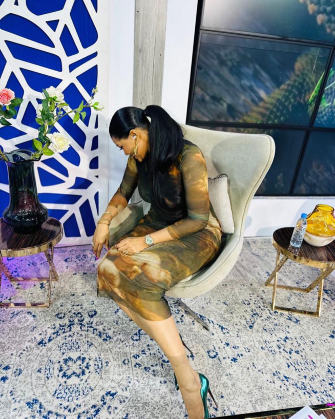 Allure classe, Ya Awa Dieye sublime en robe moulante Allure classe, Ya Awa Dieye sublime en robe moulante