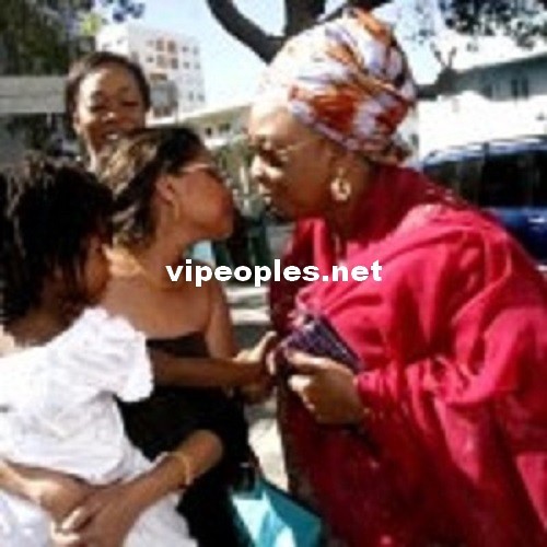 Aida Coulibaly chez sa belle mére Ndeye Sokhna Mboup Aida Coulibaly chez sa belle mére Ndeye Sokhna Mboup