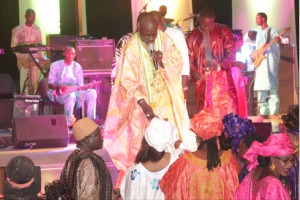 Images- Nuit du bazin- Djiby Dramé met le feu au Grand Théâtre
