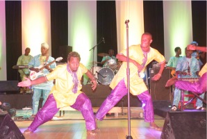 Images- Nuit du bazin- Djiby Dramé met le feu au Grand Théâtre