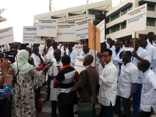 Grève de 120h des médecins internes et anciens internes Grève de 120h des médecins internes et anciens internes