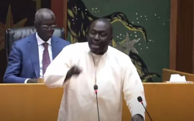Haute tension hier à l’Assemblée nationale : Hué, Abdou Karim Fofana interrompt son discours, boude et quitte l’hémicycle Haute tension hier à l’Assemblée nationale : Hué, Abdou Karim Fofana interrompt son discours, boude et quitte l’hémicycle