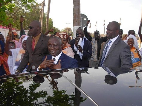 Idrissa Seck raille le Président : "Macky Sall est le grand virus Ebola du Sénégal" Idrissa Seck raille le Président : "Macky Sall est le grand virus Ebola du Sénégal"